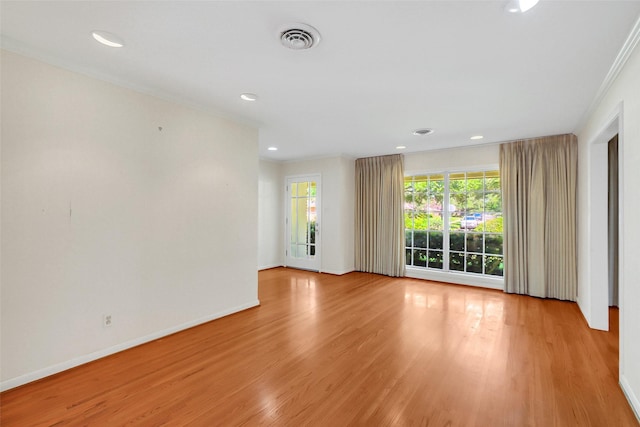 spare room with light wood-style floors, recessed lighting, baseboards, and ornamental molding