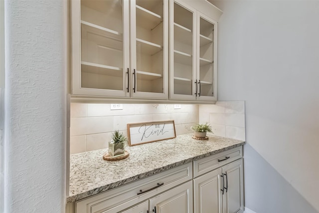 11131 Heartleaf Aster Way, Cypress, TX 77433 - bar featuring tasteful backsplash