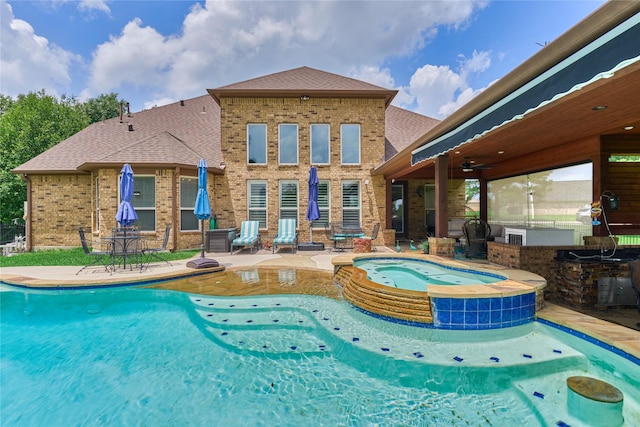 19089 Grandview Pt, Montgomery, TX 77356 - view of pool featuring a patio, an outdoor kitchen, a pool with connected hot tub, and ceiling fan