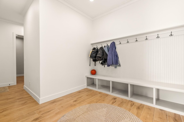 8577 Majestic Lake Ct, Montgomery, TX 77316 - mudroom featuring ornamental molding, baseboards, light wood-type flooring, and recessed lighting