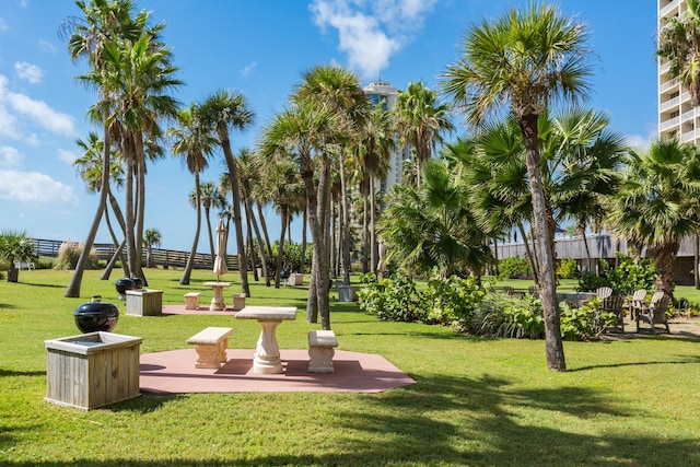 1401 E Beach Dr Unit 811, Galveston, TX 77550 - view of property's community with a yard