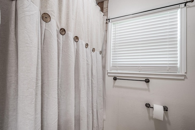 full bathroom featuring a shower with curtain