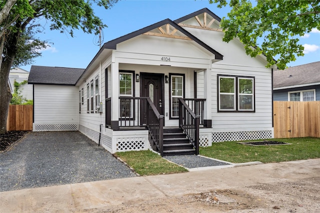 4104 Engelke St, Houston, TX 77003 - view of front facade with crawl space and fence