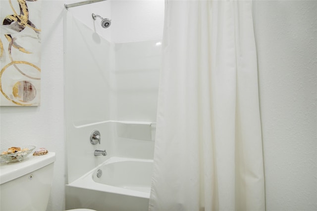 bathroom featuring toilet and shower / bath combo with shower curtain
