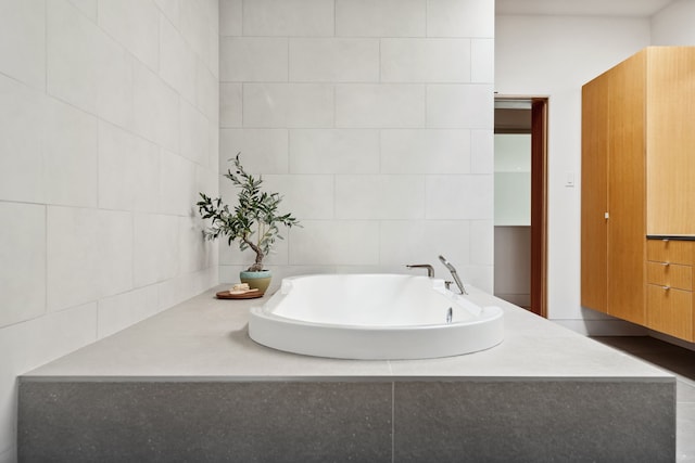 1900 W 14th St, Houston, TX 77008 - full bathroom featuring tile walls and a bath