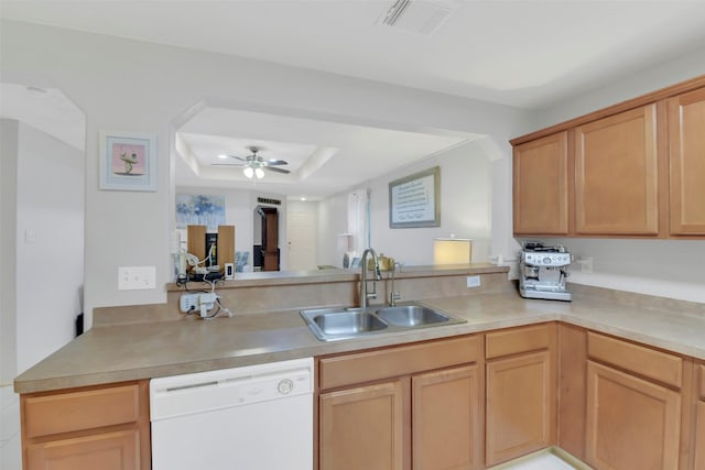 kitchen with a sink, a peninsula, visible vents, dishwasher, and ceiling fan