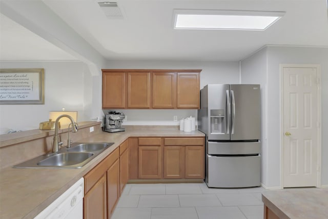 kitchen featuring a sink, stainless steel fridge with ice dispenser, visible vents, light countertops, and light tile patterned flooring