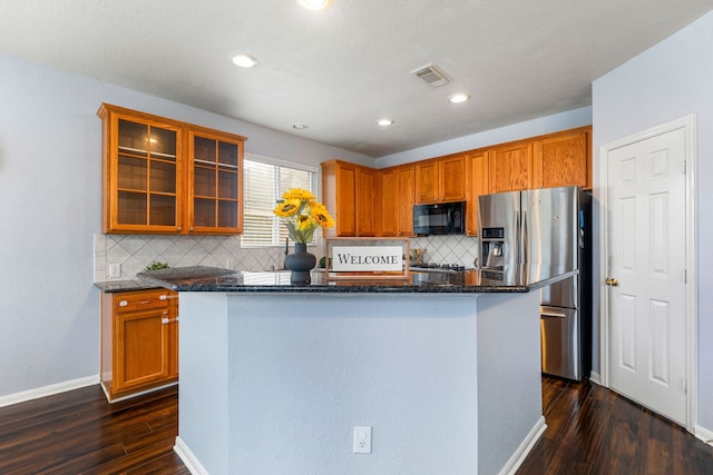 kitchen with black microwave, stainless steel fridge, dark wood-style floors, tasteful backsplash, and recessed lighting
