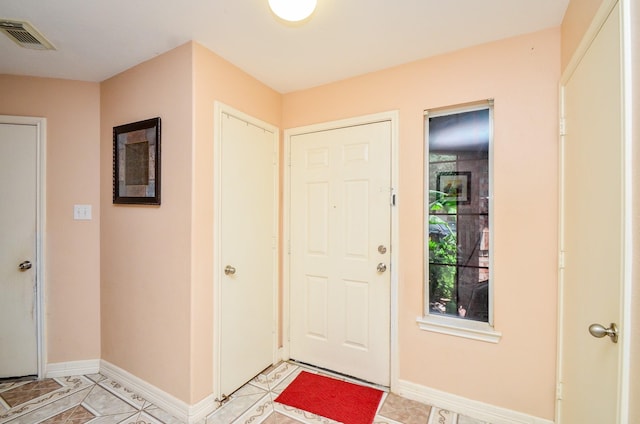 foyer entrance featuring baseboards