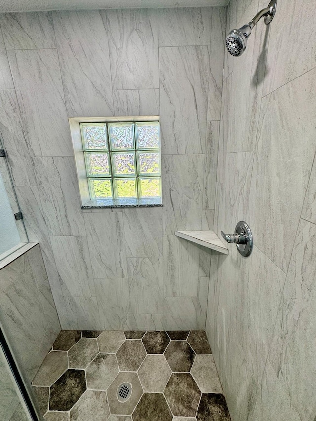 11615 Harrow St, Houston, TX 77093 - full bathroom featuring tiled shower