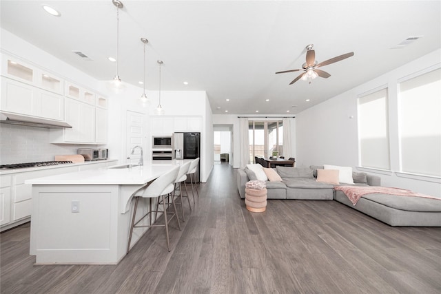 living area featuring a ceiling fan, recessed lighting, visible vents, and wood finished floors