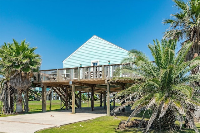 13022 Coronado Dr, Freeport, TX 77541 - surrounding community with a yard and a deck