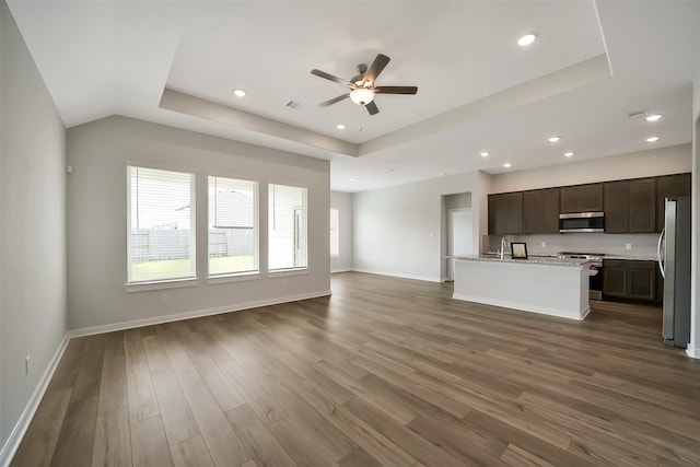 2563 Newport Breeze Dr, Katy, TX 77493 - unfurnished living room featuring a ceiling fan, plenty of natural light, dark wood-style flooring, recessed lighting, and baseboards