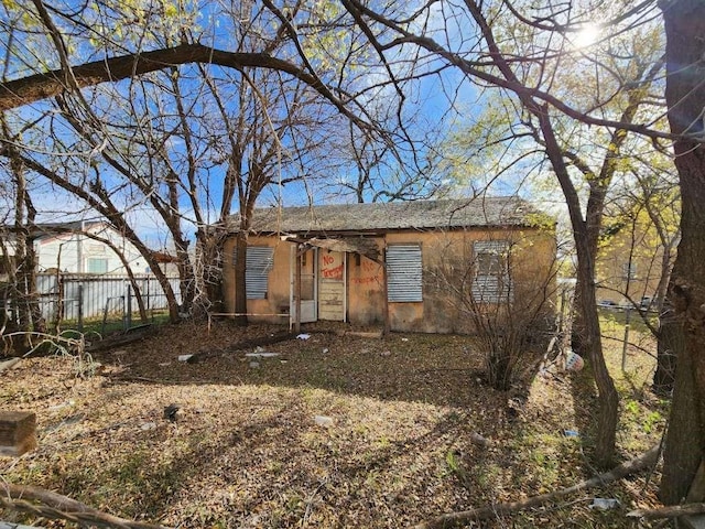 411 N 10th St, Lamesa, TX 79331 - back of house with stucco siding and fence