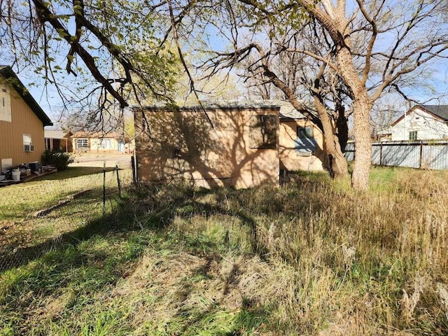 411 N 10th St, Lamesa, TX 79331 - view of yard with fence