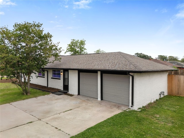 702 Pennington St, Houston, TX 77022 - garage with fence