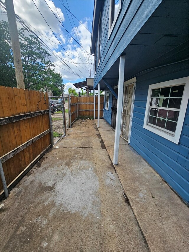 3229 Holman St Unit 4, Houston, TX 77004 - view of patio featuring a gate and fence