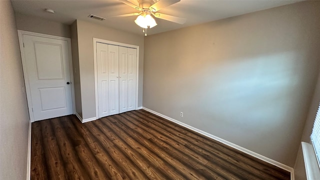 407 Bendwood Dr Unit 38, Houston, TX 77024 - unfurnished bedroom with a closet, dark wood-type flooring, visible vents, ceiling fan, and baseboards