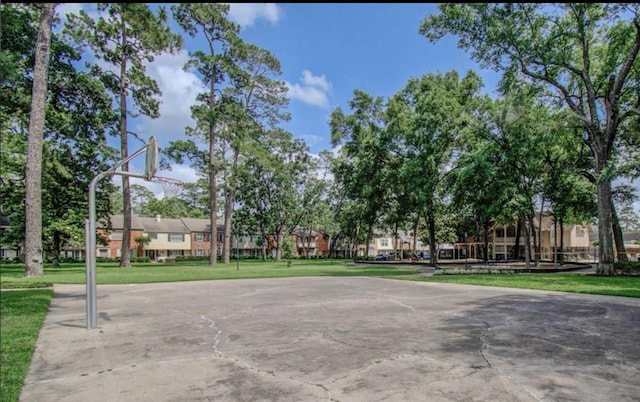 407 Bendwood Dr Unit 38, Houston, TX 77024 - view of basketball court featuring a yard, a residential view, and community basketball court