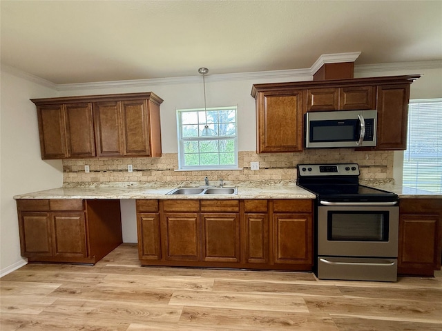 602 E Main St, Kirbyville, TX 75956 - kitchen featuring backsplash, light wood finished floors, stainless steel appliances, and a sink