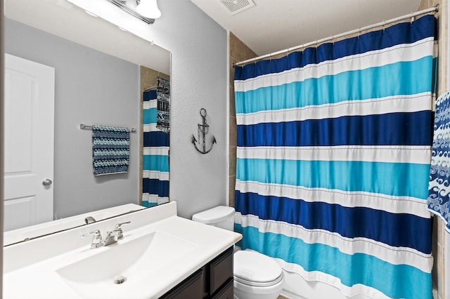 full bath with toilet, visible vents, a shower with curtain, and a textured wall