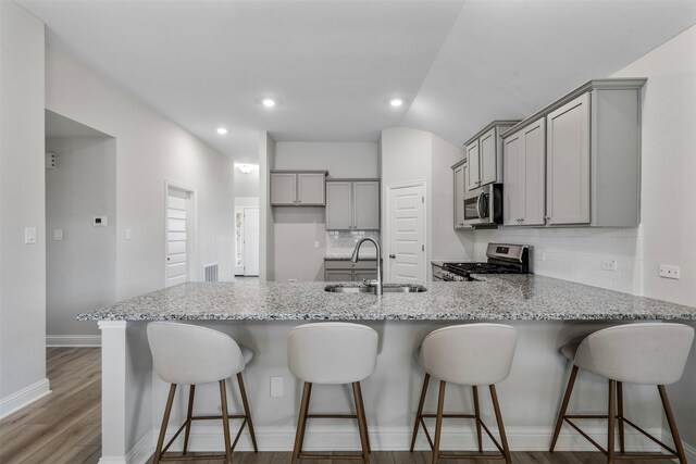13714 Seneca Lake Dr, Texas City, TX 77568 - kitchen with a peninsula, a sink, appliances with stainless steel finishes, and gray cabinetry