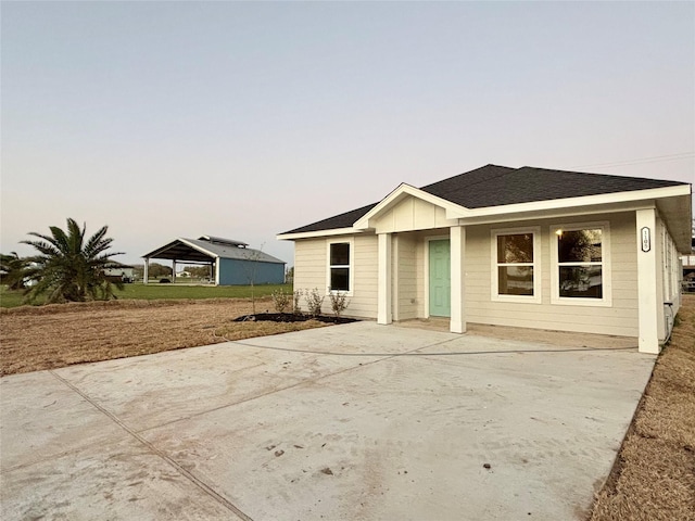 1105 W Bayshore Dr, Palacios, TX 77465 - view of front of property with a patio area