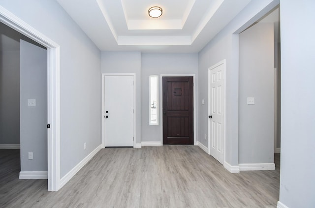 10322 Rancho Bernardo Ln, Sugar Land, TX 77498 - foyer with baseboards, a raised ceiling, and light wood-style floors