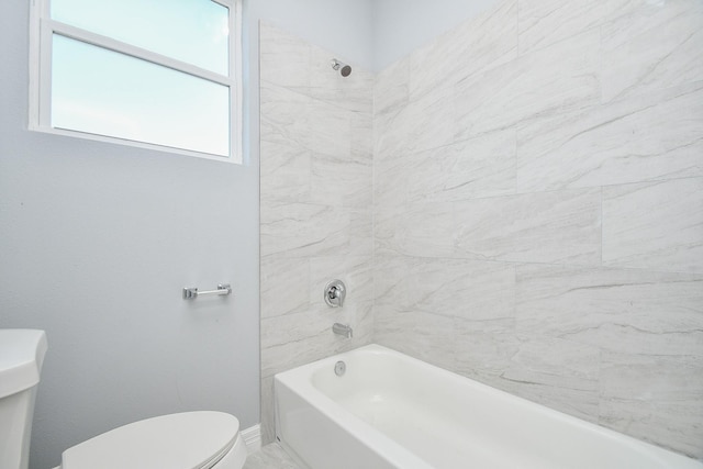10322 Rancho Bernardo Ln, Sugar Land, TX 77498 - bathroom with toilet and washtub / shower combination
