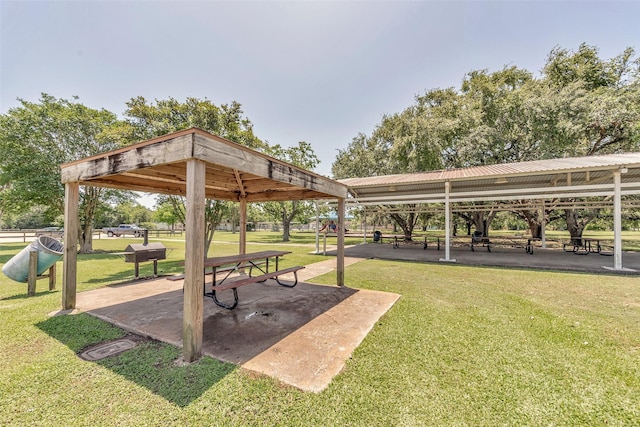 1865 El Mar Ln, Seabrook, TX 77586 - view of home's community featuring a gazebo and a lawn