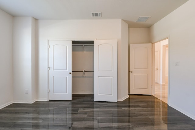 7634 Wrightwood Dr, Pasadena, TX 77505 - unfurnished bedroom with a closet, baseboards, and visible vents