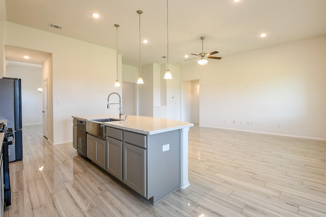 7634 Wrightwood Dr, Pasadena, TX 77505 - kitchen featuring a sink, visible vents, ceiling fan, light wood finished floors, and gray cabinetry