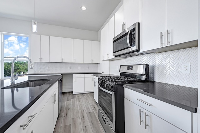3313 Baer St, Houston, TX 77020 - kitchen with stainless steel appliances, a sink, backsplash, decorative light fixtures, and recessed lighting