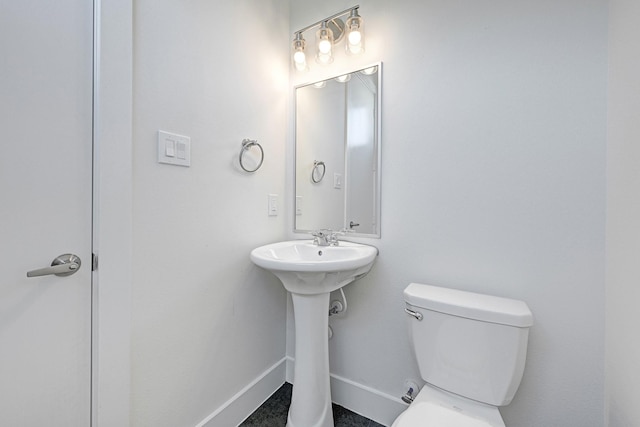 3313 Baer St, Houston, TX 77020 - bathroom with baseboards, toilet, and a sink