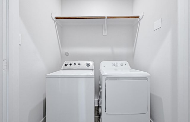 3313 Baer St, Houston, TX 77020 - clothes washing area with washing machine and clothes dryer