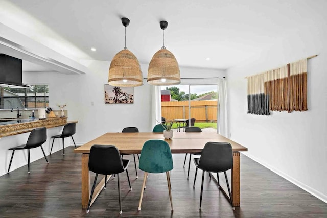 dining room with dark wood-style flooring, baseboards, a healthy amount of sunlight, and recessed lighting