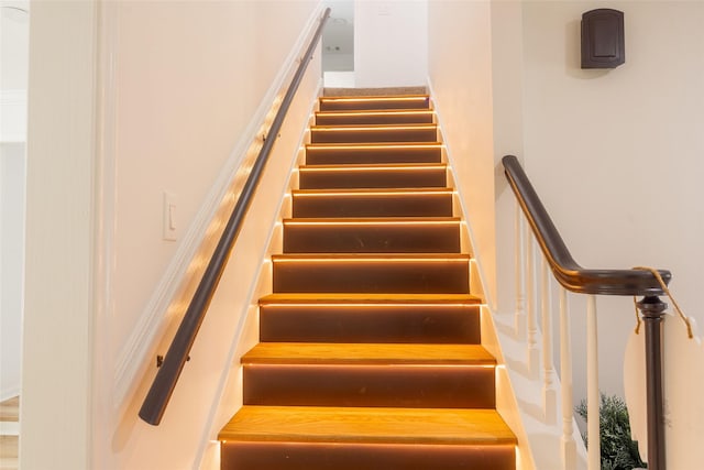 5502 Graystone Ln, Houston, TX 77069 - view of staircase