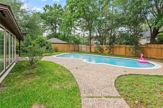 5502 Graystone Ln, Houston, TX 77069 - view of pool with a lawn, a fenced in pool, and a fenced backyard