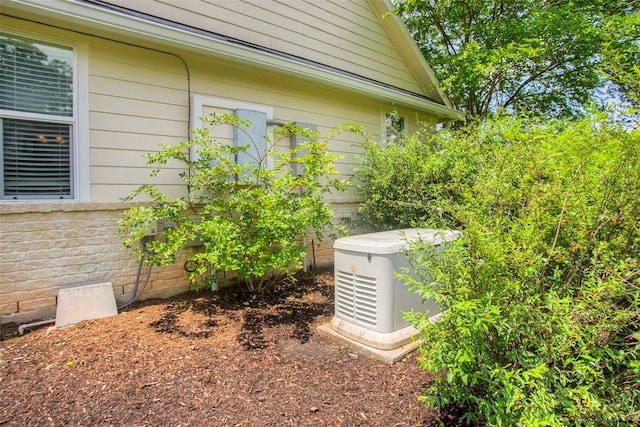 1634 Topaz Trl, Willis, TX 77378 - exterior view of a power unit