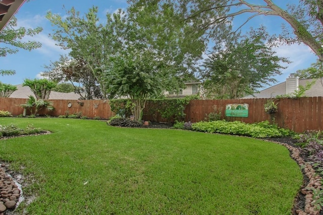 view of yard featuring a fenced backyard