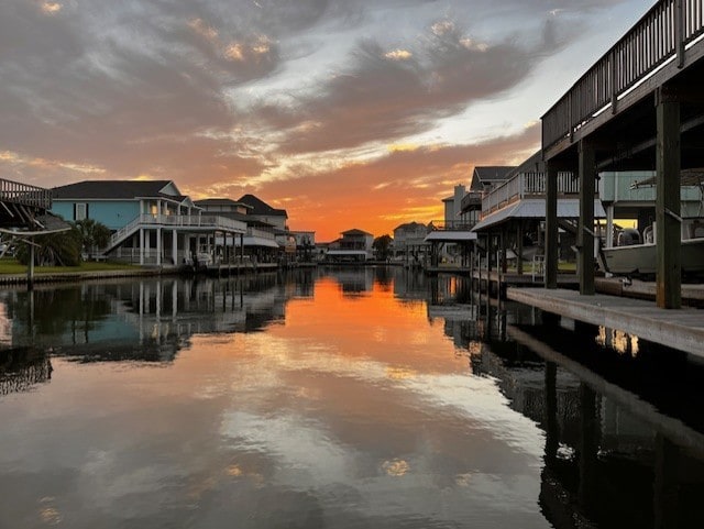 1303 Hawaii Dr, Tiki Island, TX 77554 - photo 5
