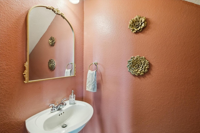 13921 Pebble Falls Ln, Pearland, TX 77584 - bathroom featuring a sink