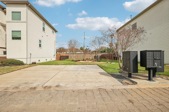 334 Yale Oaks Ln, Houston, TX 77091 - view of patio / terrace with mail area