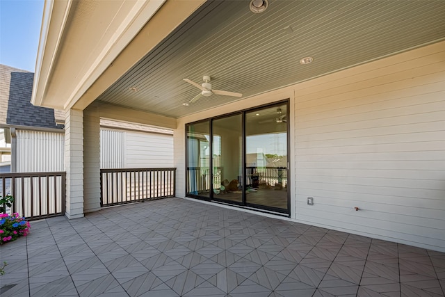 2414 W Kolbe Ln, Houston, TX 77080 - view of patio featuring a ceiling fan