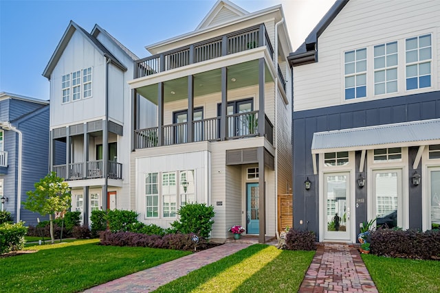 2414 W Kolbe Ln, Houston, TX 77080 - townhome / multi-family property featuring board and batten siding, a balcony, and a front lawn