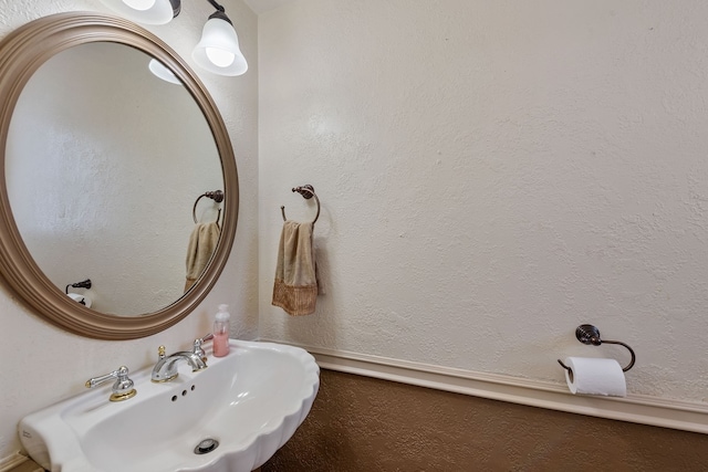 bathroom featuring a sink