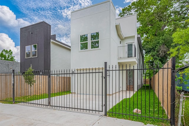 7307 W Knoll St, Houston, TX 77028 - view of gate featuring a fenced front yard