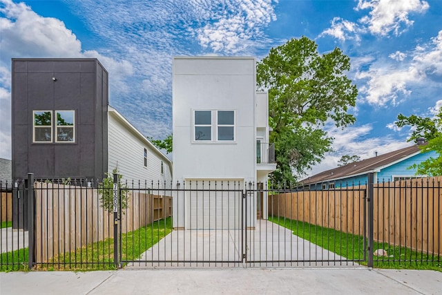 7307 W Knoll St, Houston, TX 77028 - contemporary house with an attached garage, a fenced front yard, stucco siding, and a gate