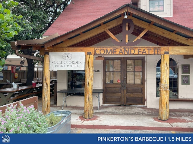 313 E 27th St, Houston, TX 77008 - property entrance with french doors