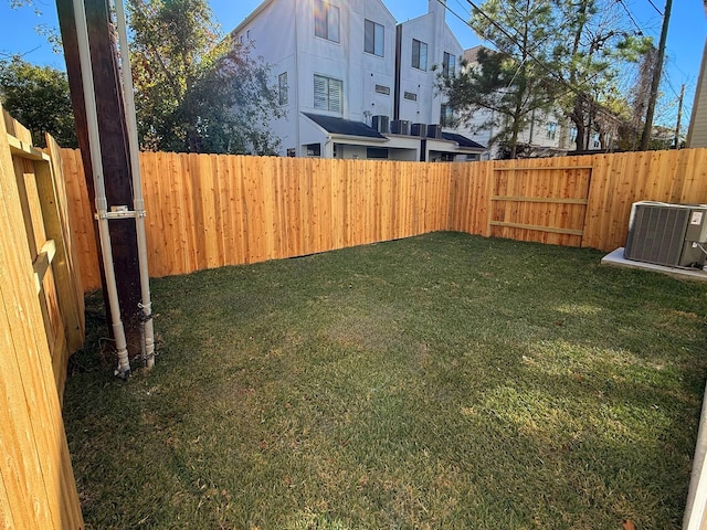 313 E 27th St, Houston, TX 77008 - view of yard featuring central air condition unit and a fenced backyard